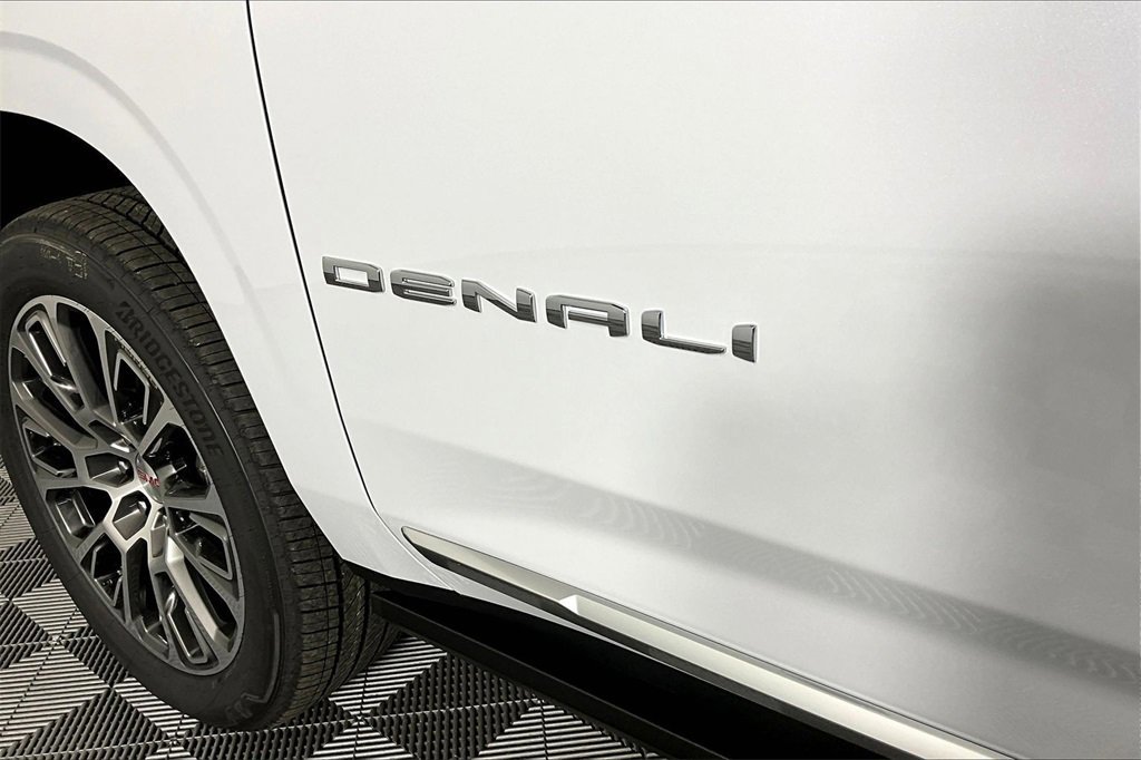 New 2026 GMC Yukon XL Denali w/ Denali Reserve Package image 10