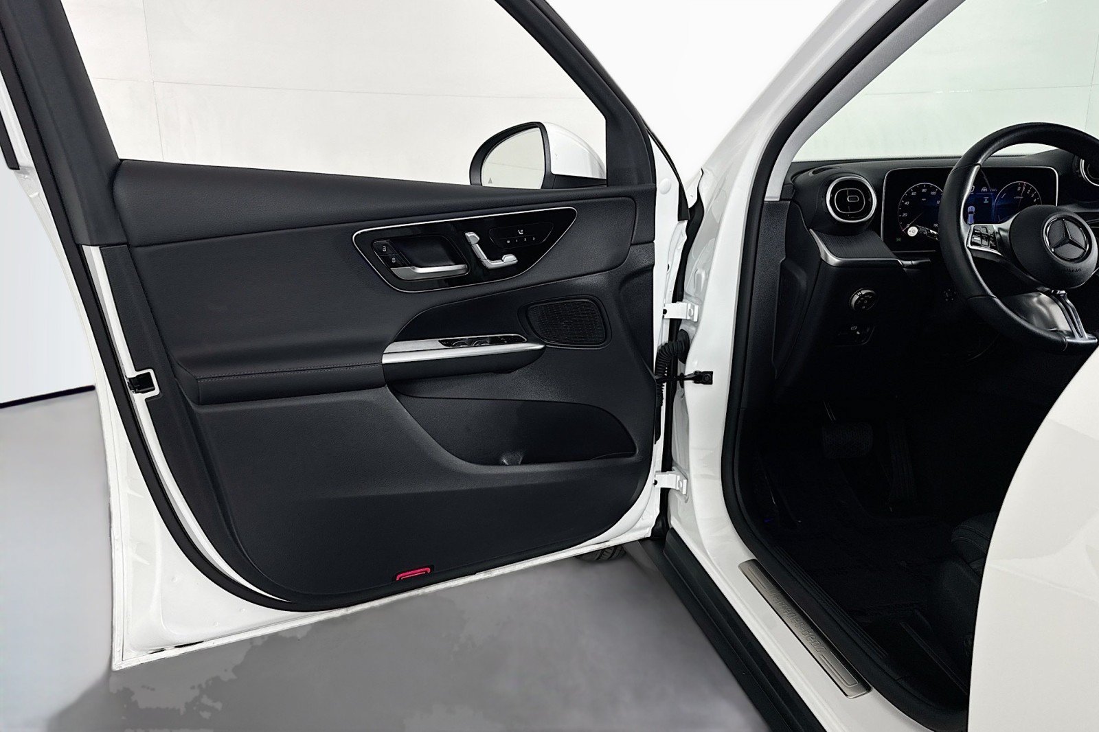 Certified 2025 Mercedes-Benz GLC 350e 4MATIC image 21