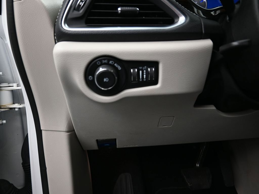 Used 2023 Chrysler Pacifica Limited image 13