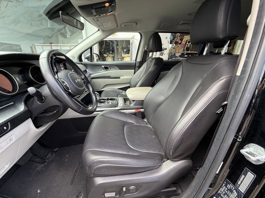 Used 2022 Kia Carnival LX FWD image 9