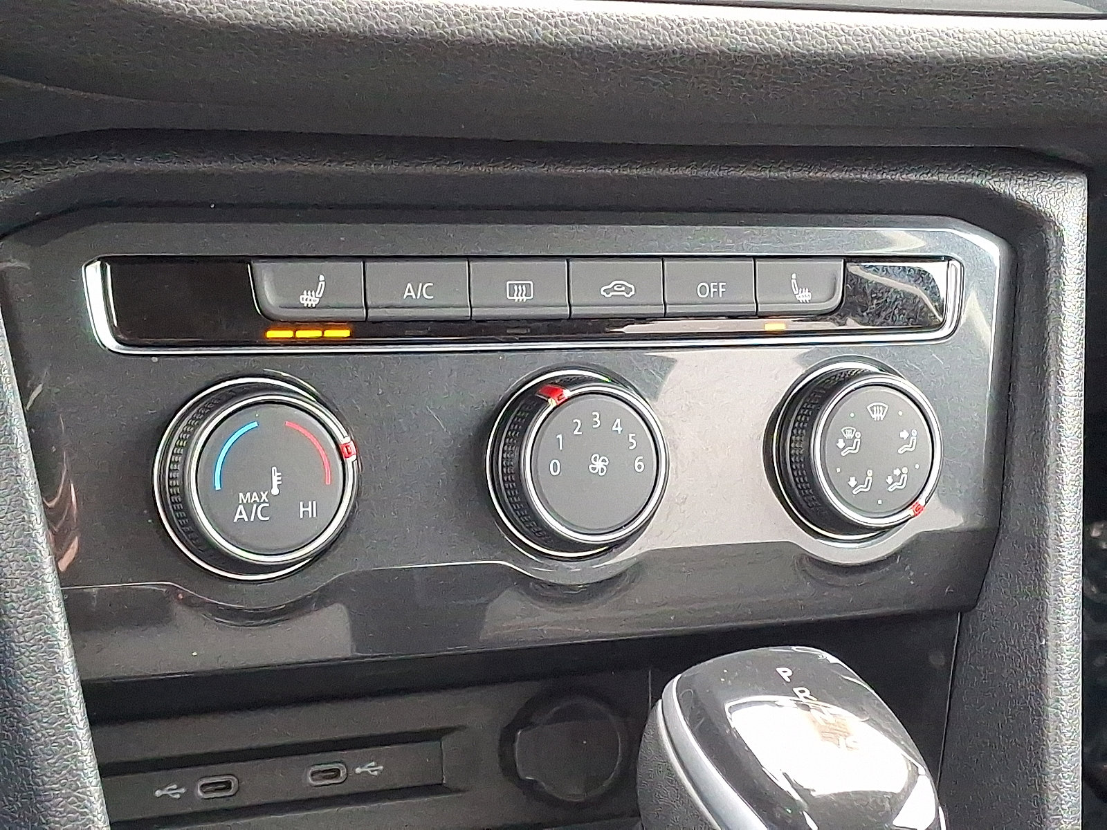 Used 2022 Volkswagen Tiguan S image 13