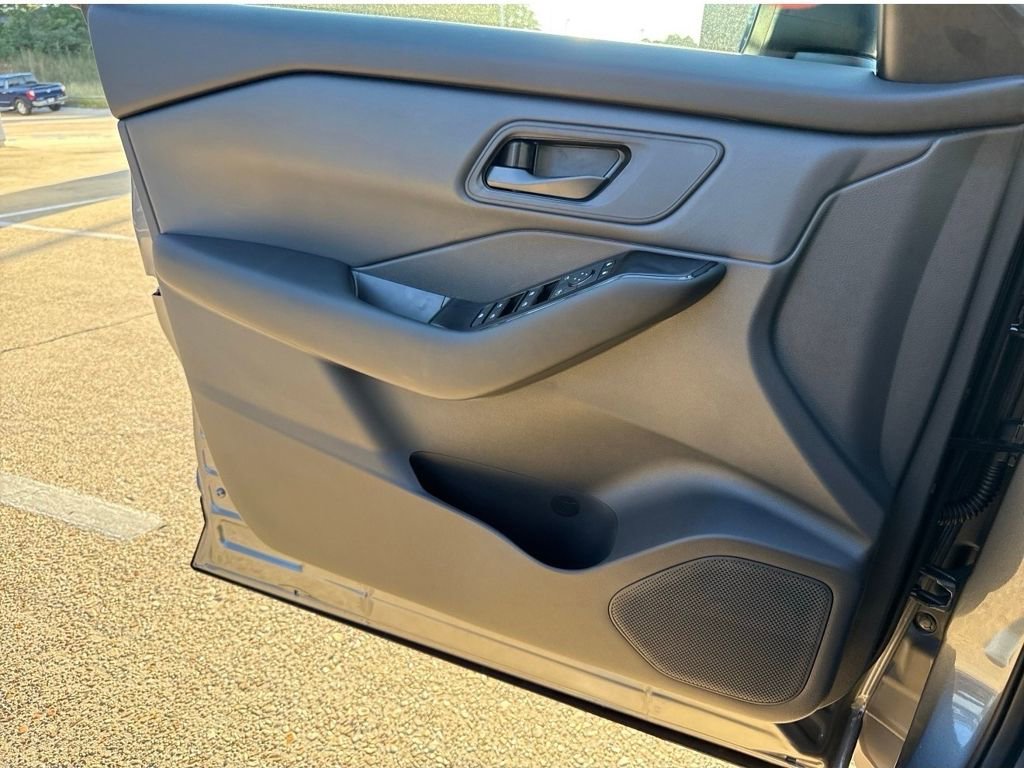 New 2026 Nissan Rogue S image 19