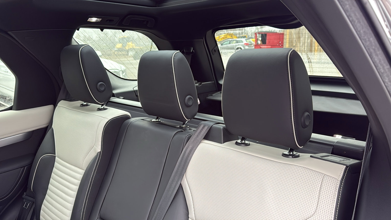 Used 2022 Land Rover Discovery S R-Dynamic image 29