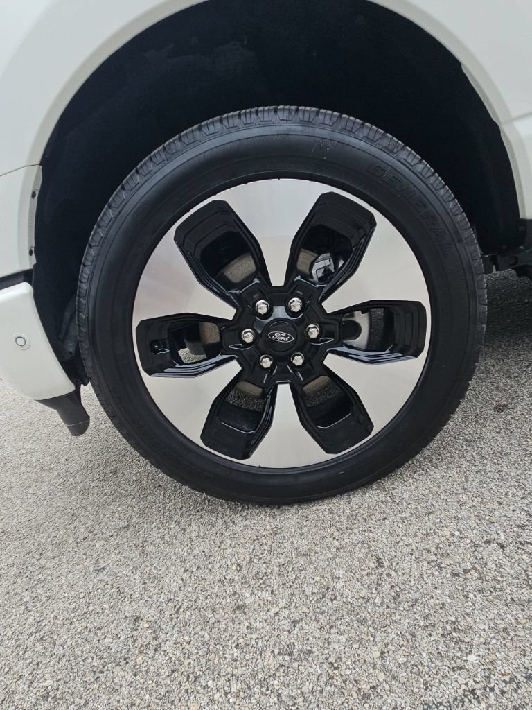 Used 2023 Ford F150 Lightning Platinum AWD/4WD image 9
