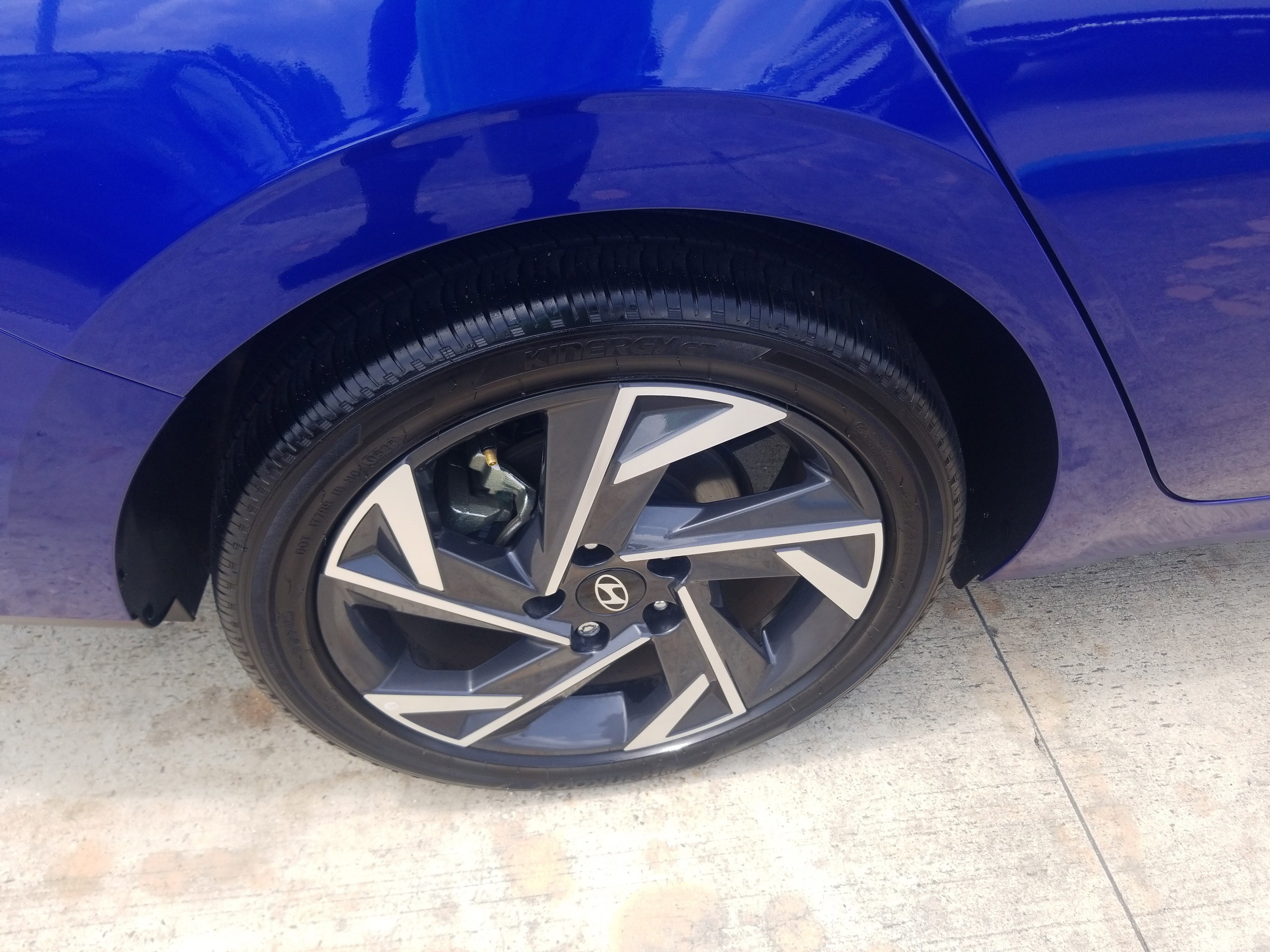 Used 2025 Hyundai Elantra SEL FWD image 23