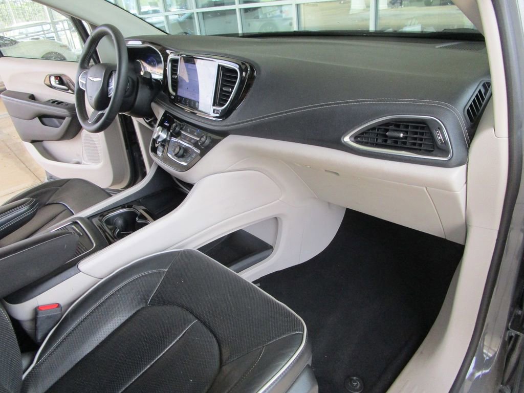 Used 2023 Chrysler Pacifica Limited image 29
