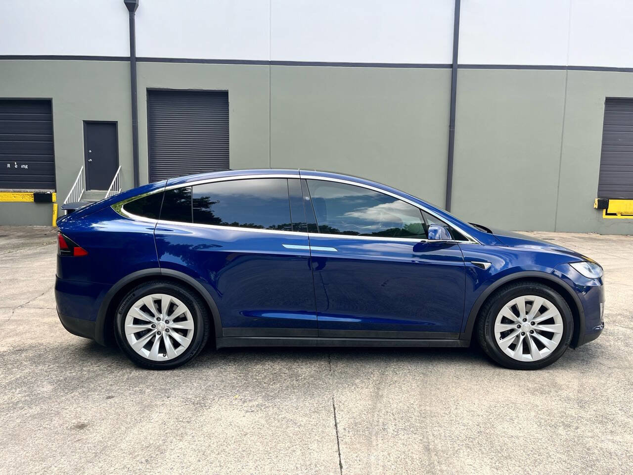 Used 2018 Tesla Model X 75D image 3