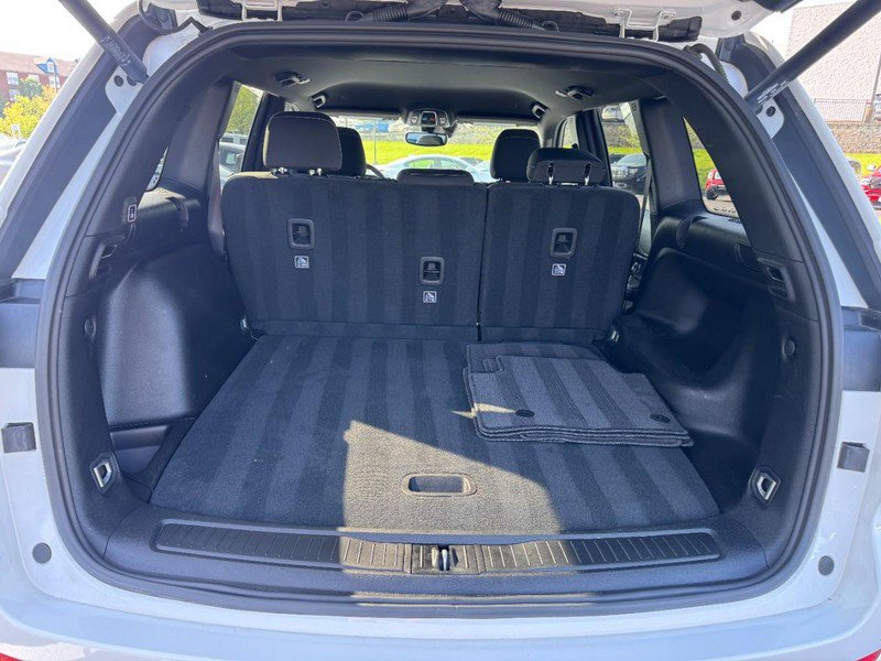 Used 2024 Jeep Grand Cherokee Laredo w/ Luxury Tech Group I image 6