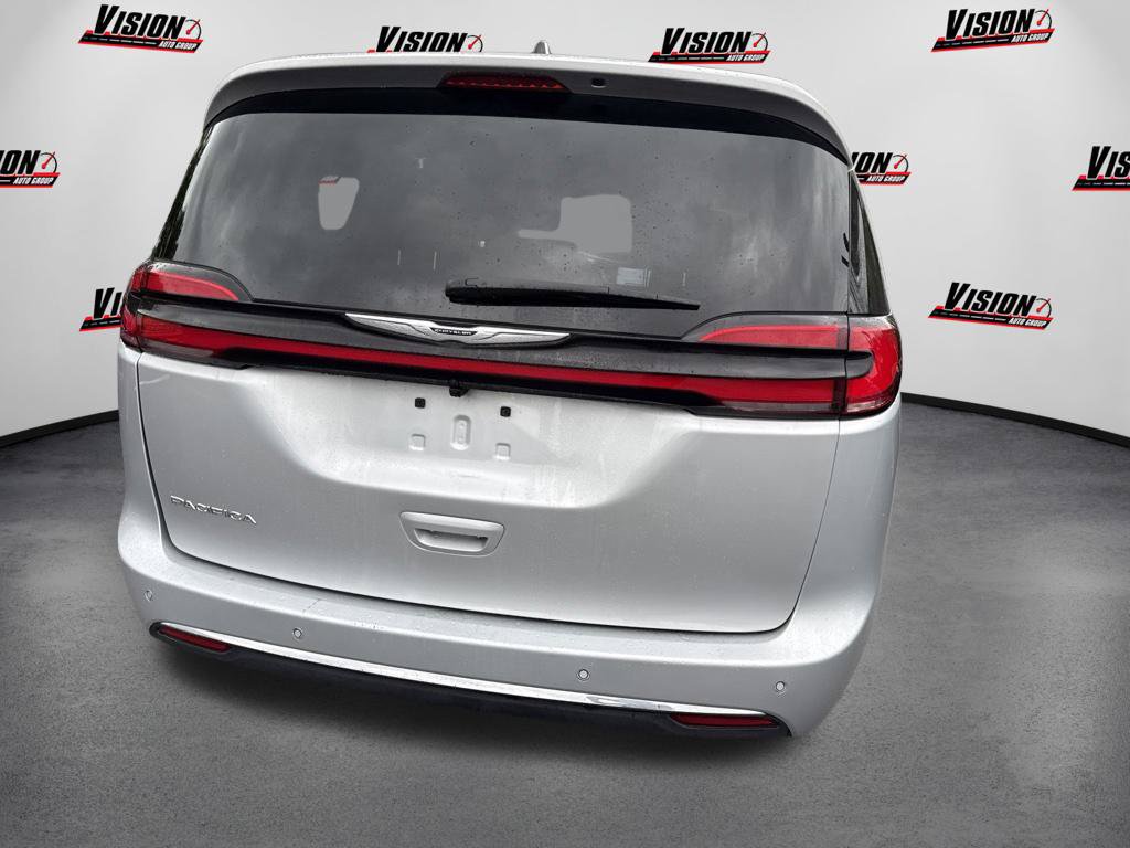 Used 2026 Chrysler Pacifica Select FWD image 6