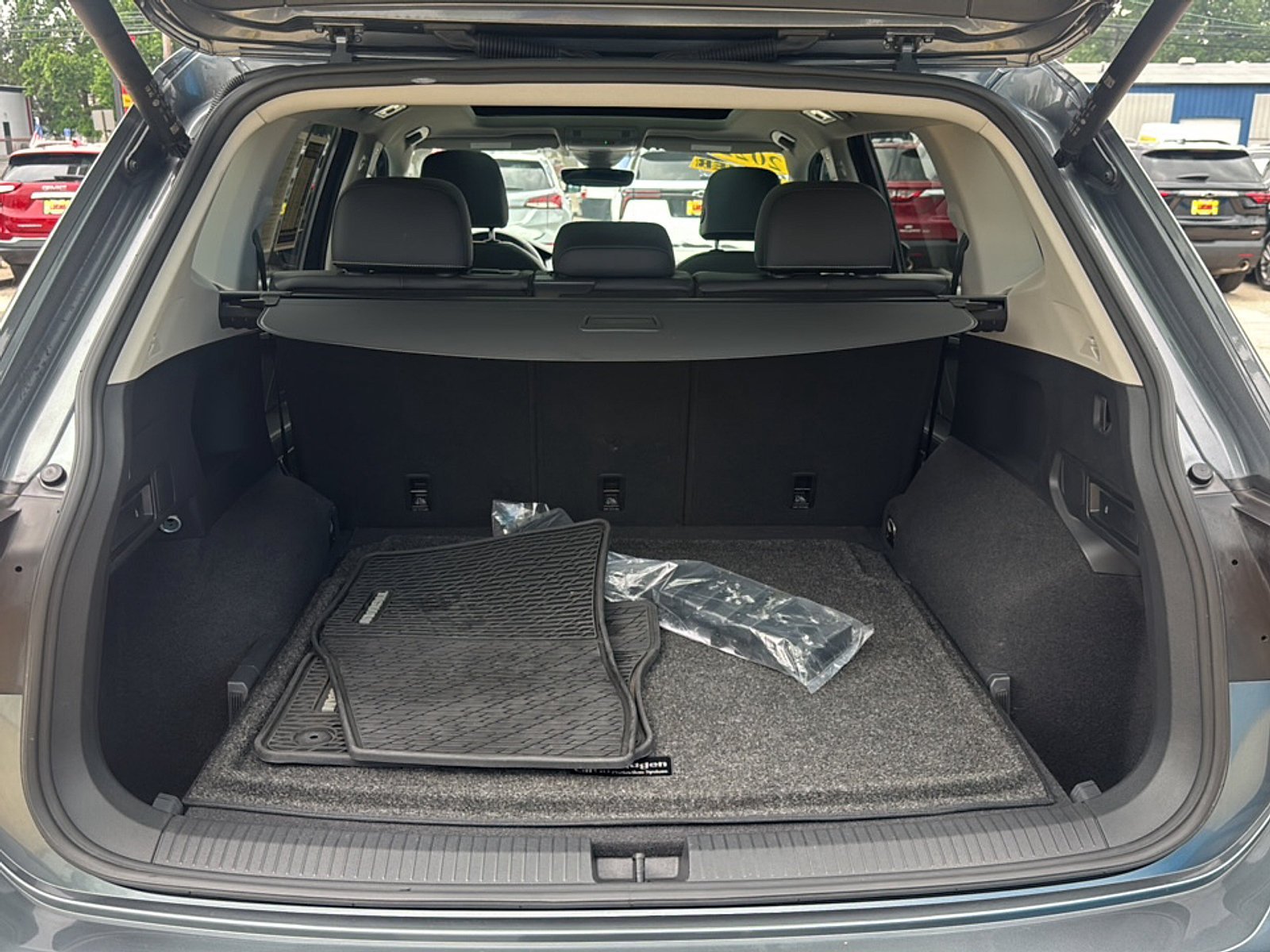 Used 2022 Volkswagen Tiguan SE AWD/4WD image 24