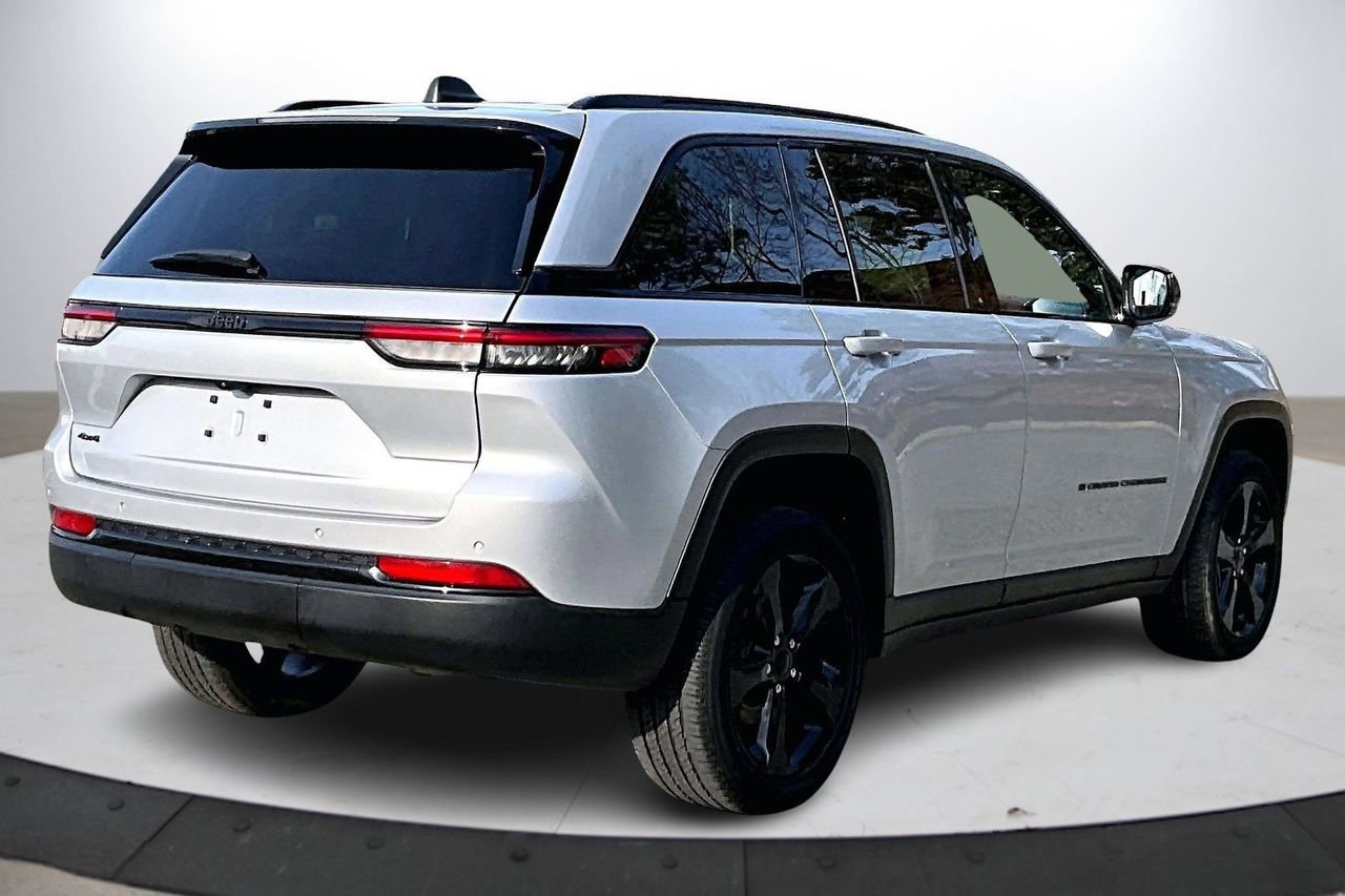 Certified 2023 Jeep Grand Cherokee Altitude image 9