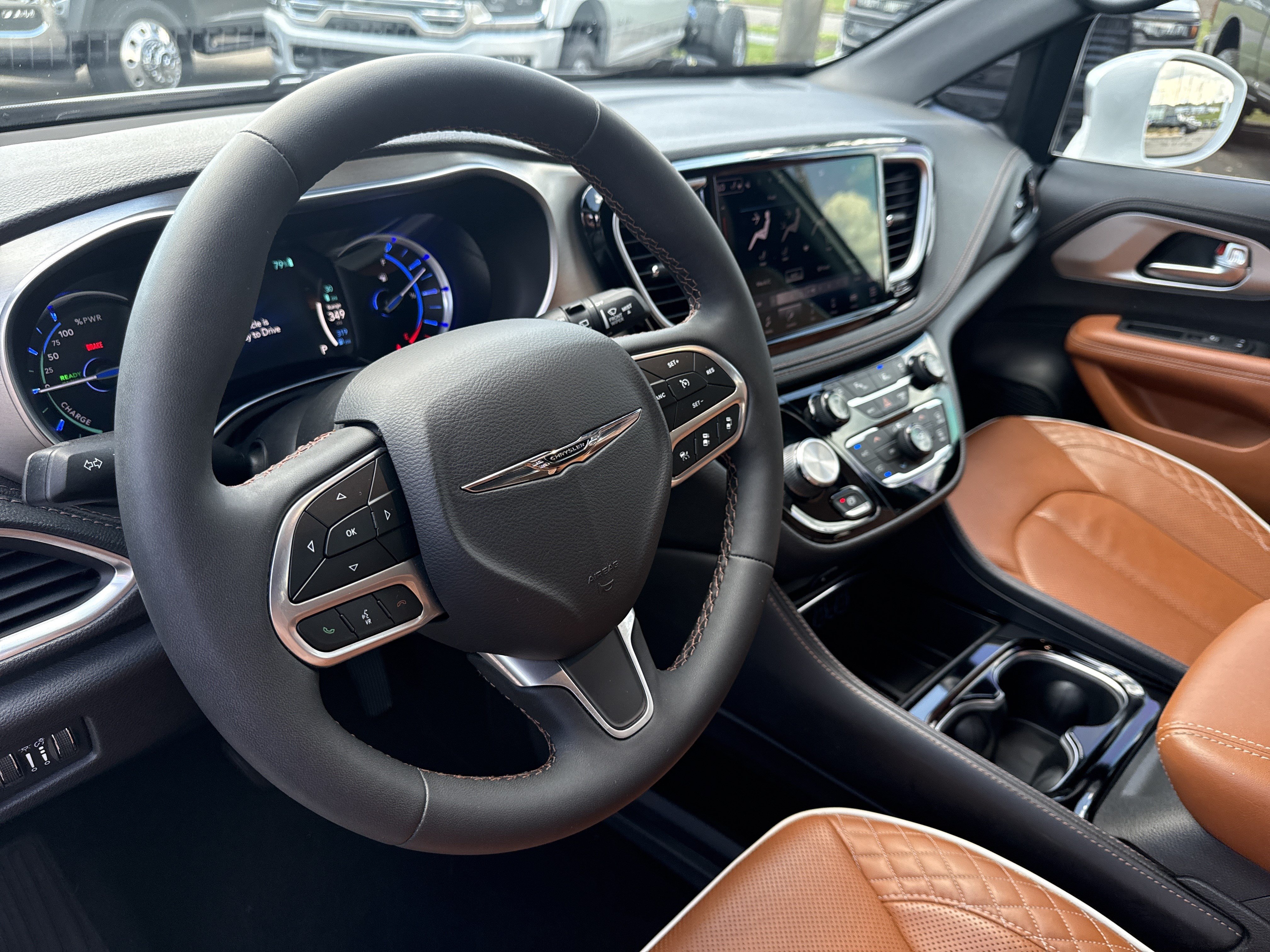Used 2024 Chrysler Pacifica Pinnacle FWD image 25