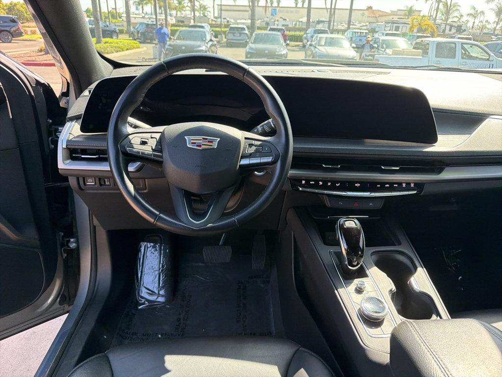 Used 2025 Cadillac XT4 Premium Luxury FWD image 9