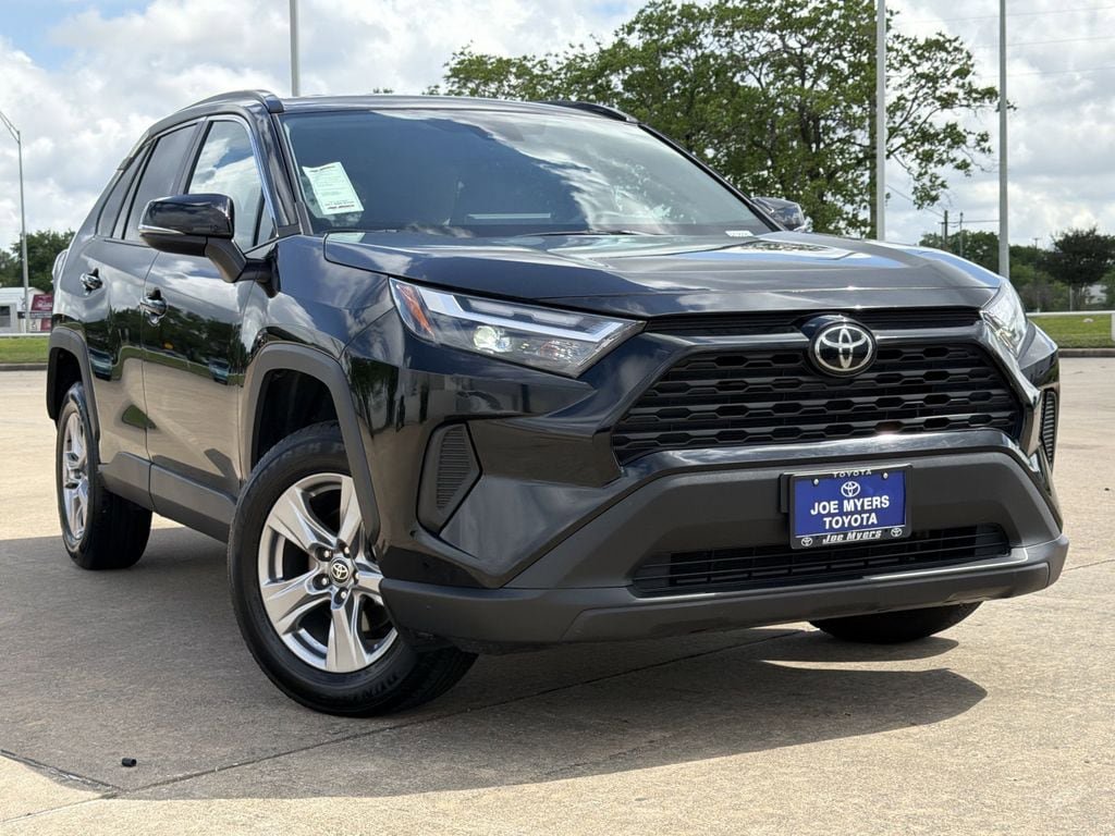 Used 2025 Toyota RAV4 XLE FWD image 2