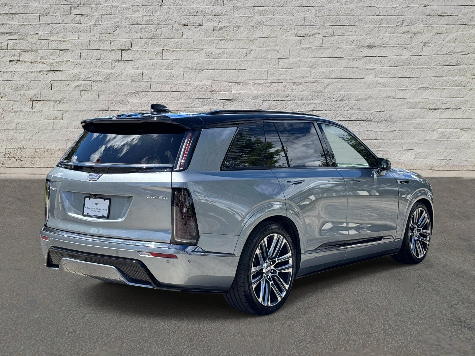 Used 2026 Cadillac Vistiq Premium Luxury w/ LPO, Floor Liner Package AWD/4WD image 5