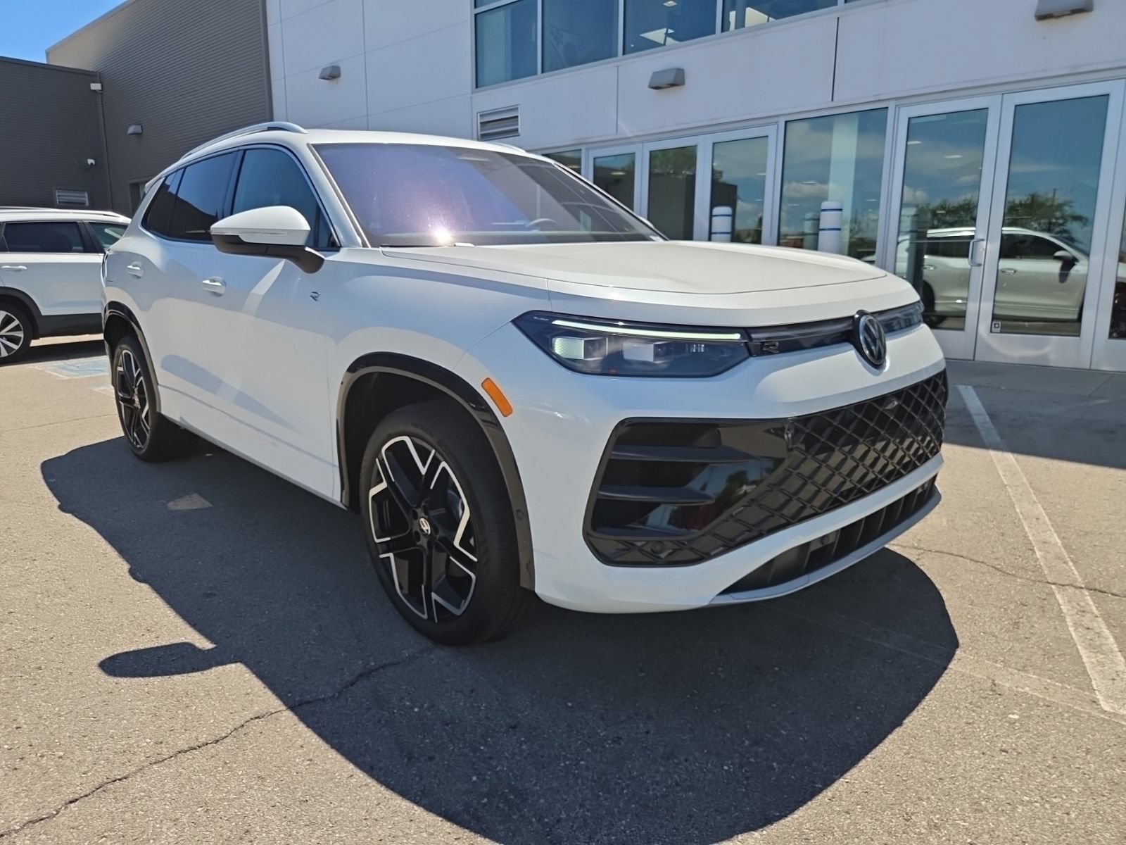 New 2026 Volkswagen Tiguan SEL R-Line AWD/4WD image 35