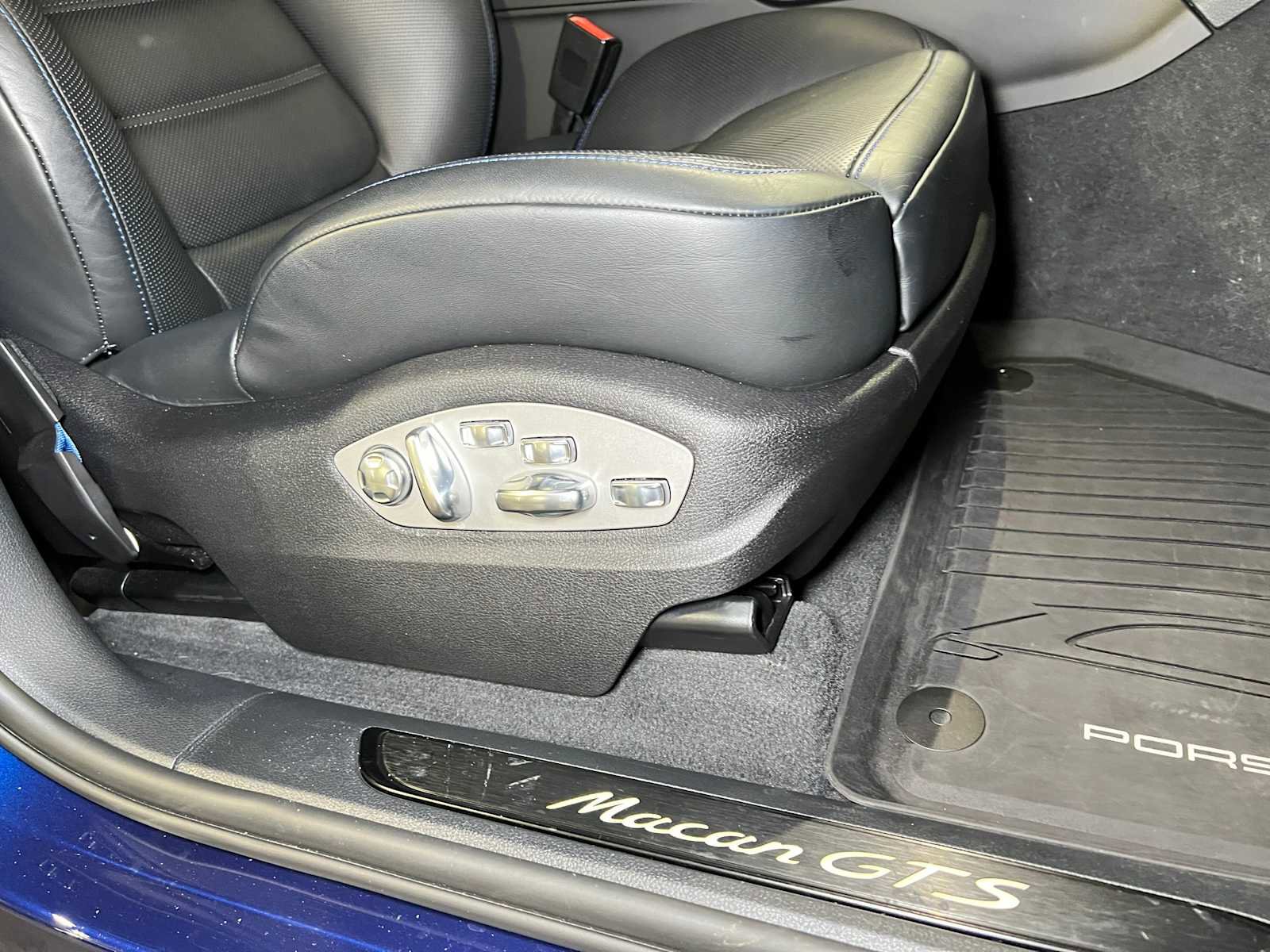 Used 2024 Porsche Macan GTS image 14