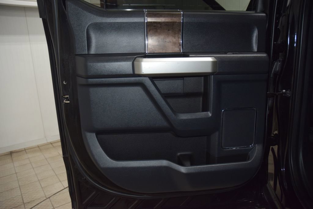 Used 2022 Ford F350 Lariat w/ Black Appearance Package image 43