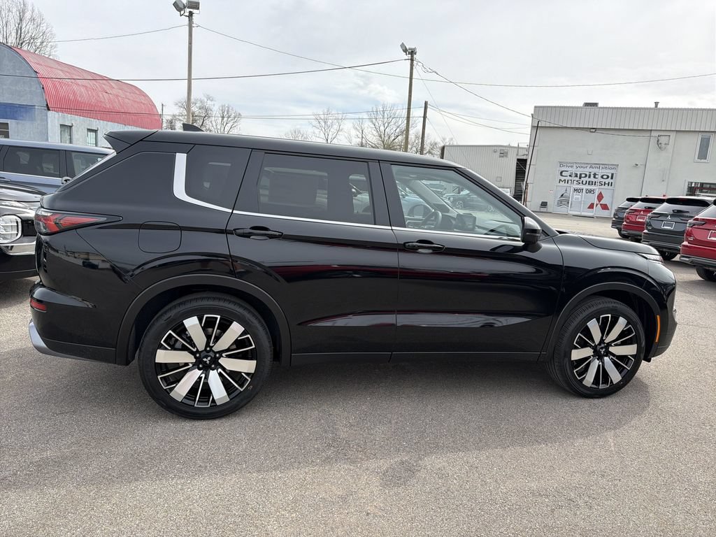 New 2026 Mitsubishi Outlander SE AWD/4WD image 3