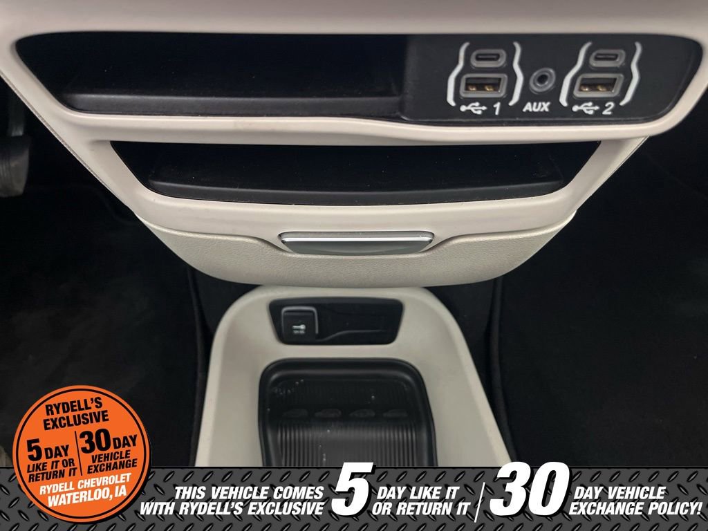 Used 2023 Chrysler Pacifica Touring-L image 32