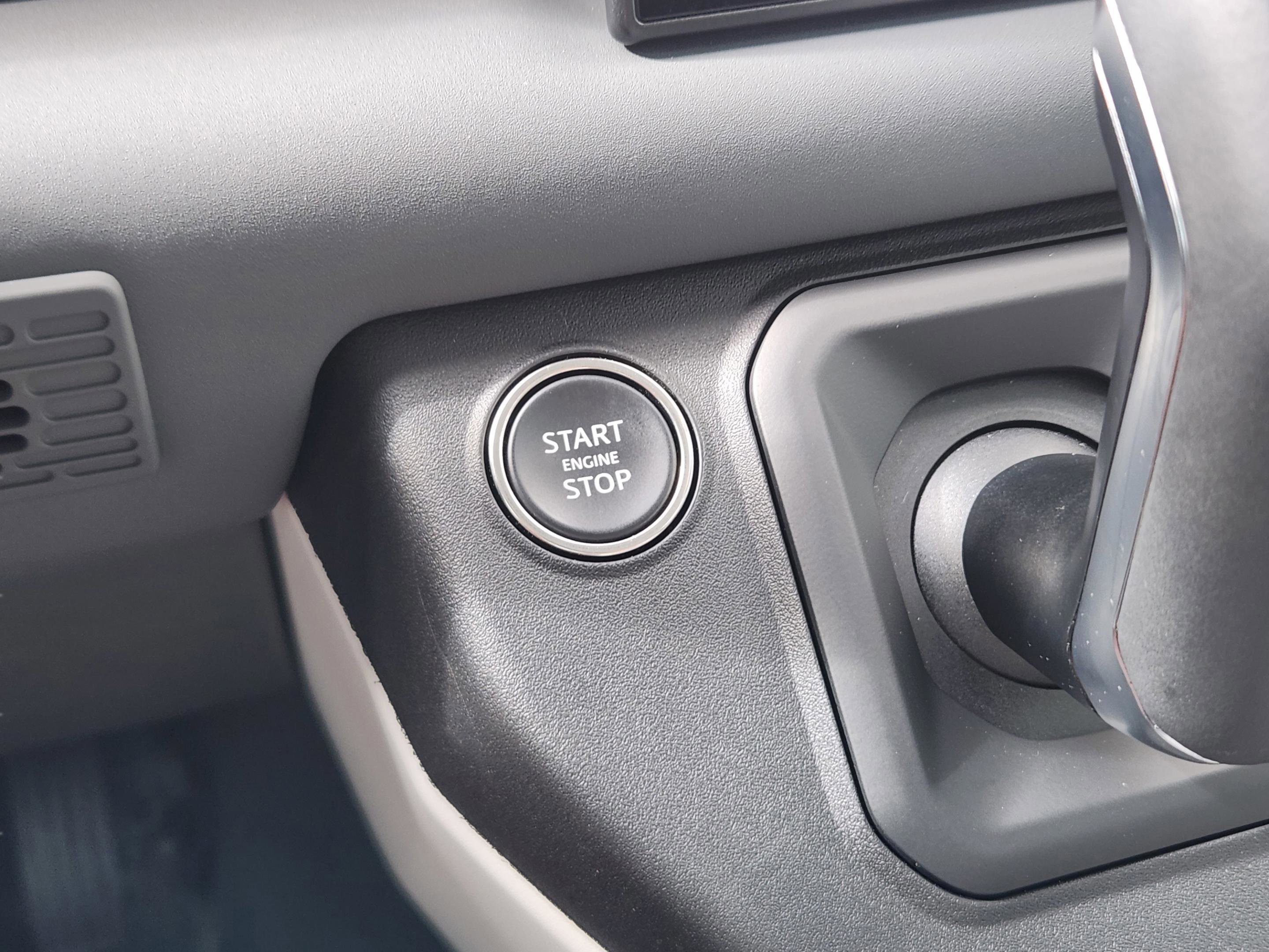 Certified 2025 Land Rover Defender 90 X-Dynamic SE image 20