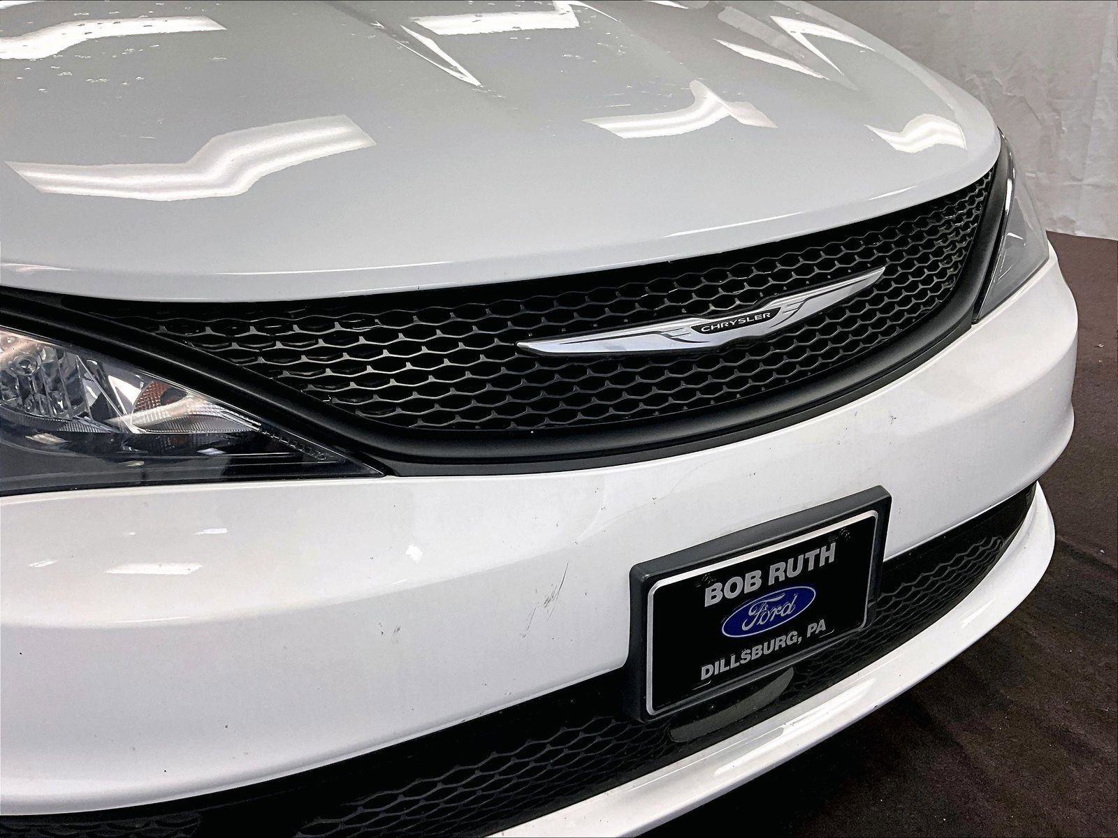 Used 2023 Chrysler Voyager LX image 30