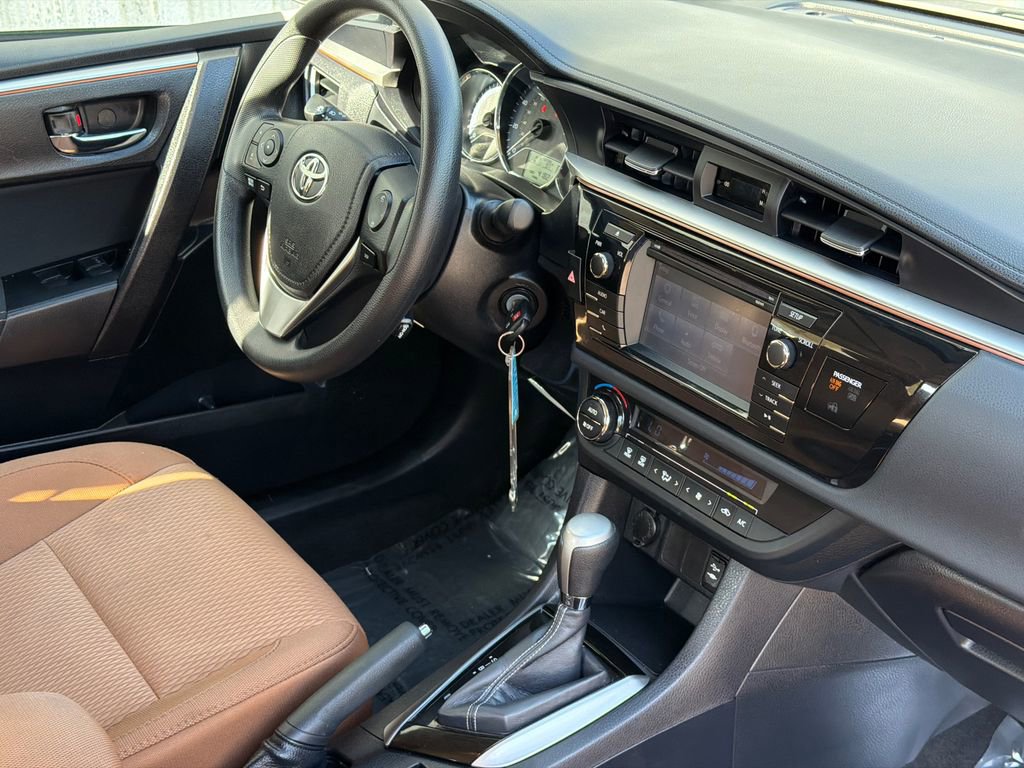 Used 2015 Toyota Corolla LE FWD image 8