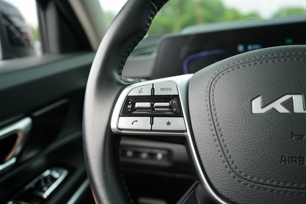 Used 2025 Kia Telluride S FWD image 32