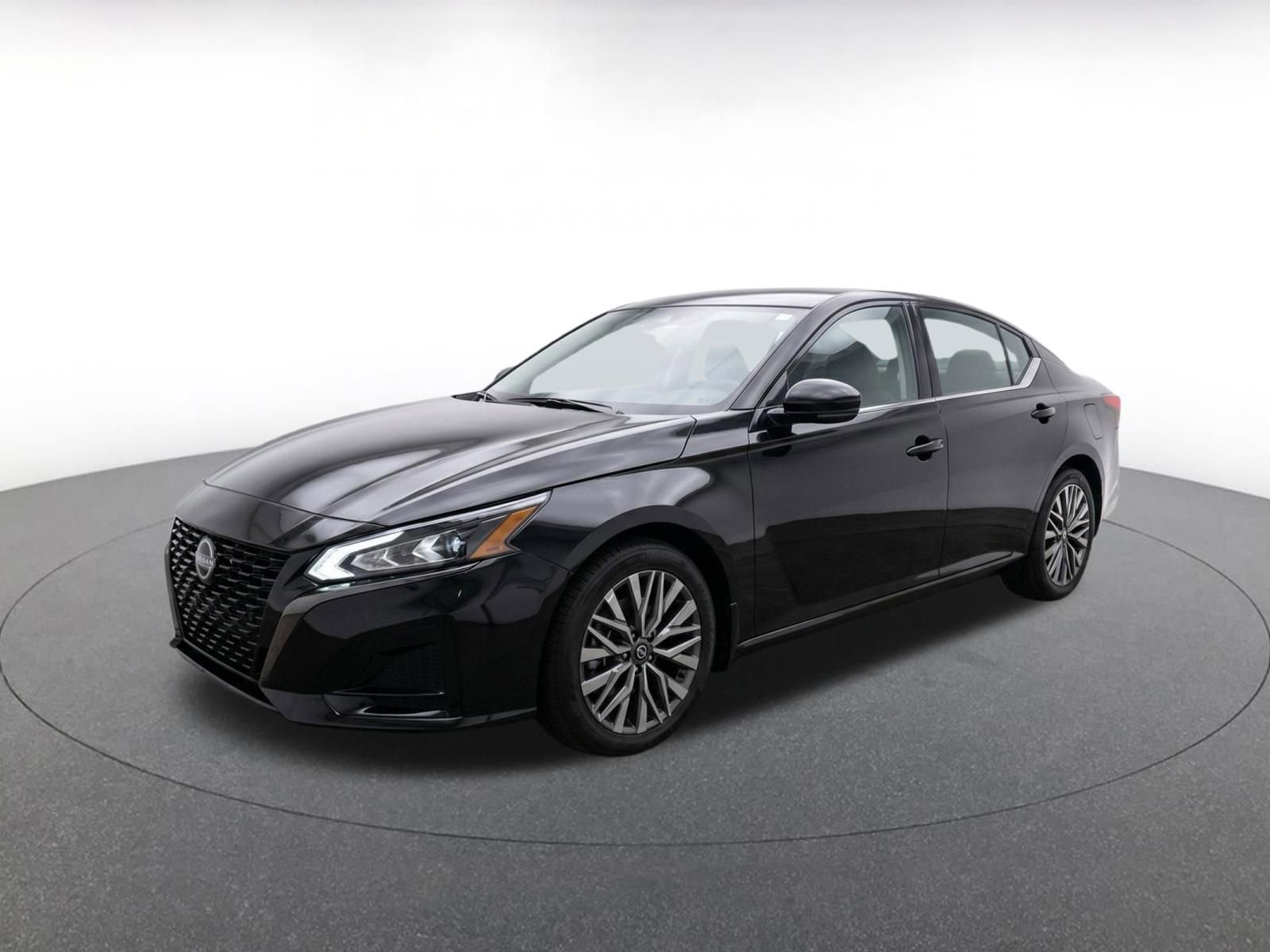 Used 2025 Nissan Altima 2.5 SV FWD image 2