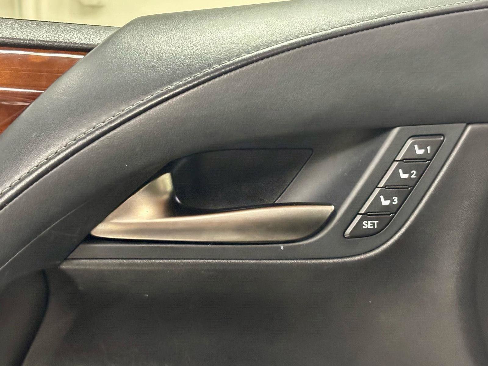 Used 2018 Lexus LX 570 4WD w/ Luxury Package image 14