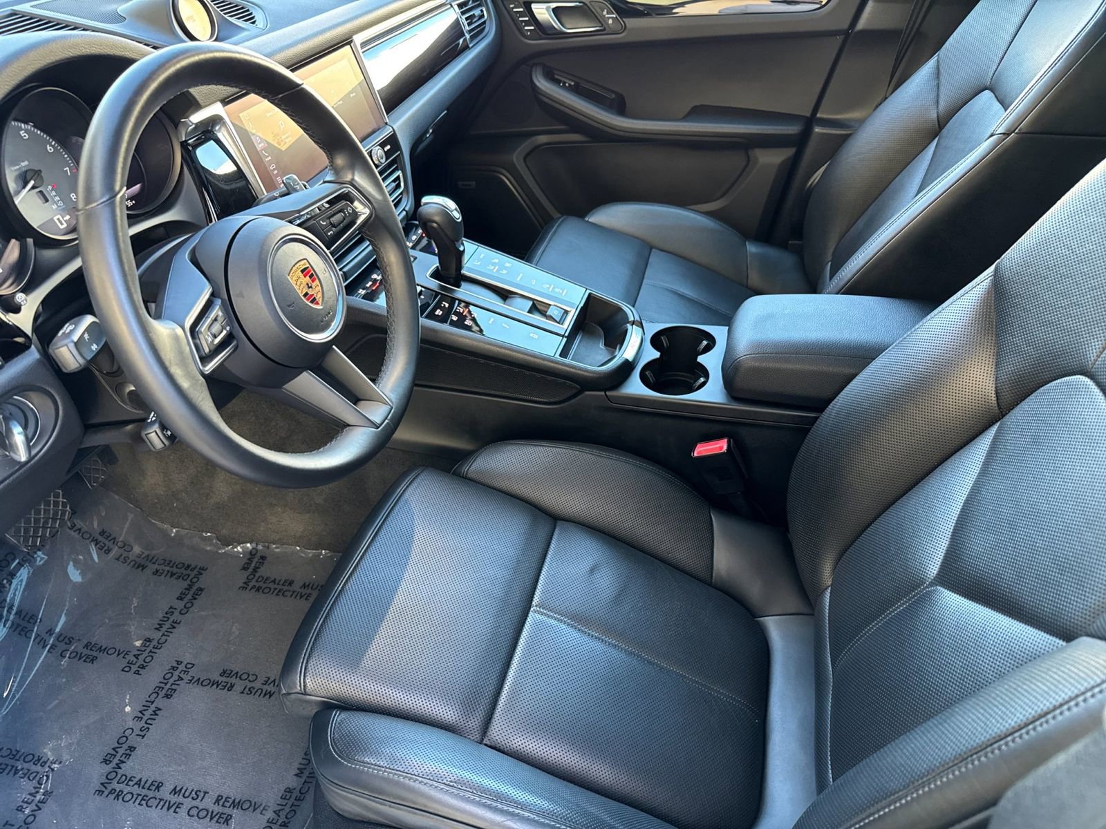 Certified 2024 Porsche Macan S AWD/4WD image 4