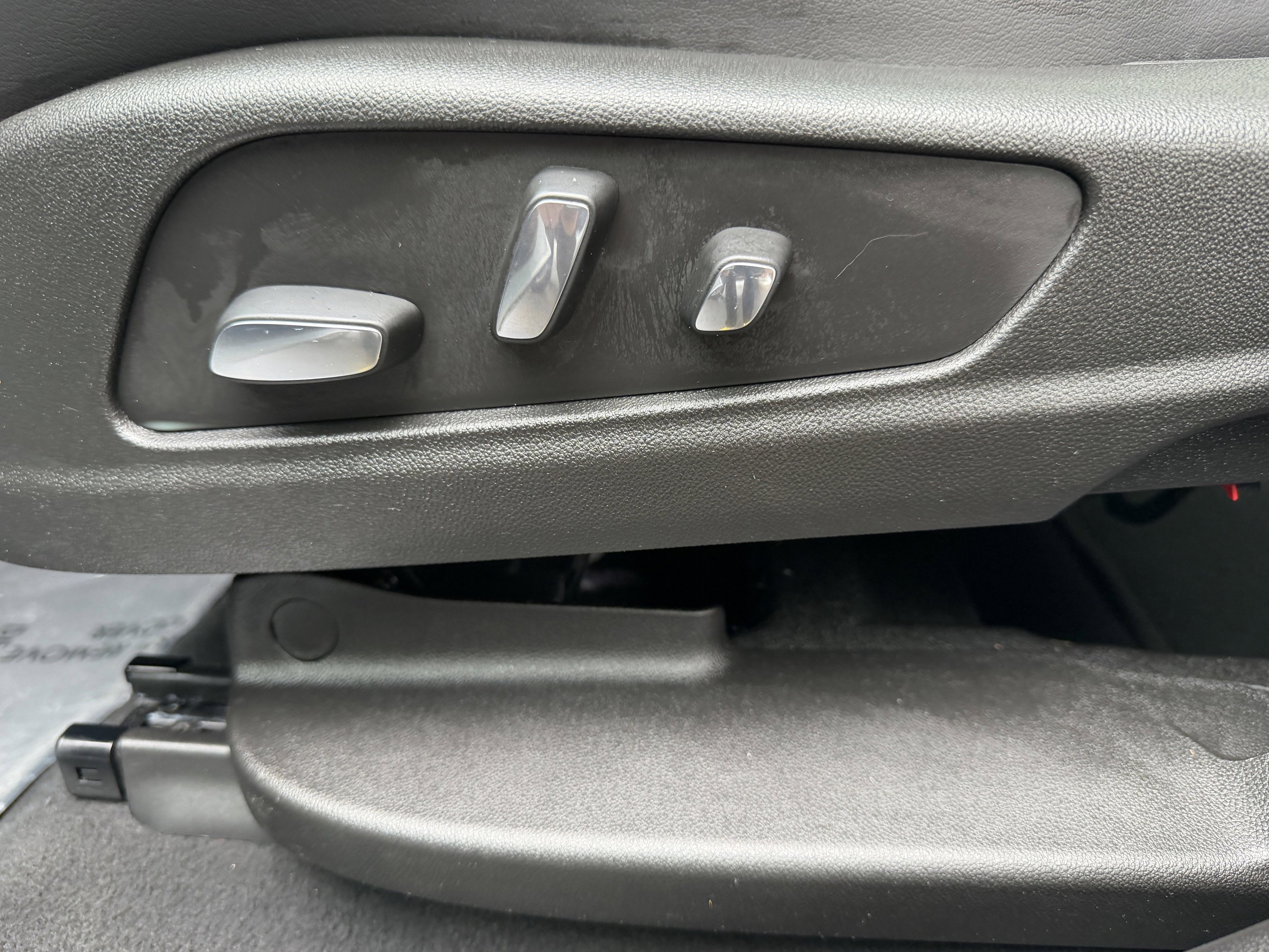 Used 2025 Cadillac XT5 Premium Luxury image 23