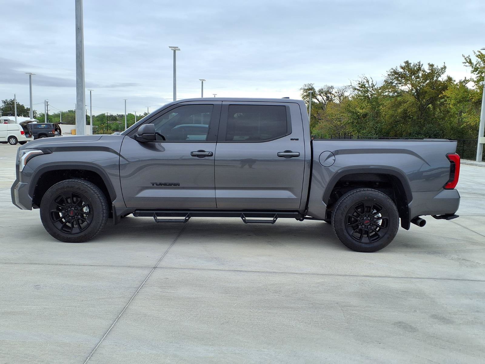 Used 2025 Toyota Tundra SR5 w/ SR5 Premium Package AWD/4WD image 6