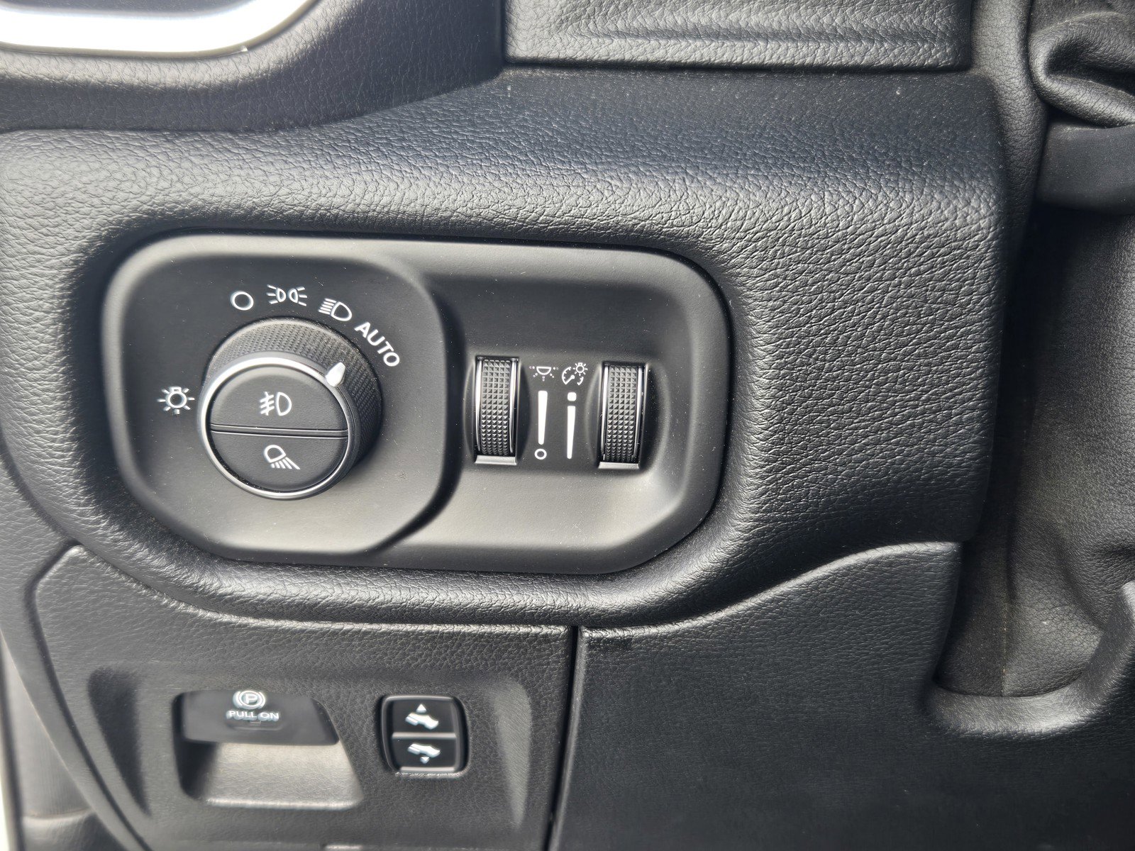 Used 2020 RAM 1500 Laramie image 28