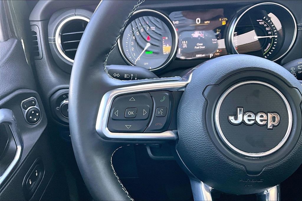 Used 2022 Jeep Wrangler Unlimited Sahara AWD/4WD image 11