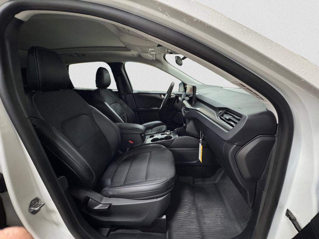 New 2025 Ford Escape SE FWD image 15