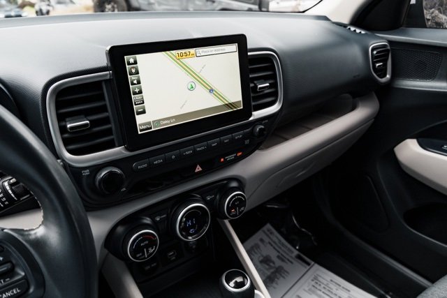 Certified 2020 Hyundai Venue image 15