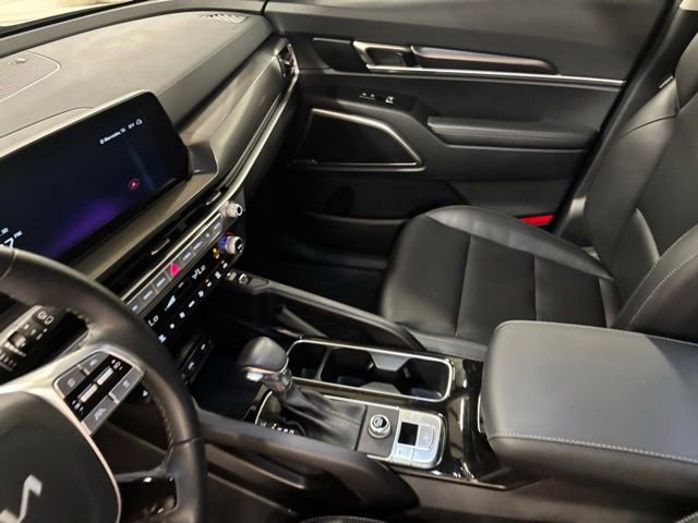 Used 2025 Kia Telluride S FWD image 17