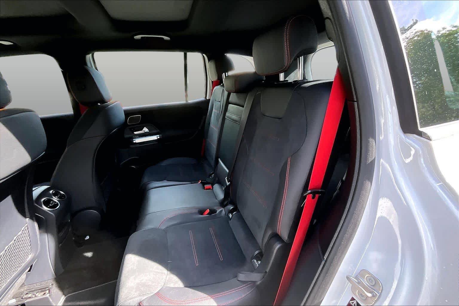 Used 2025 Mercedes-Benz GLB 35 AMG 4MATIC image 21