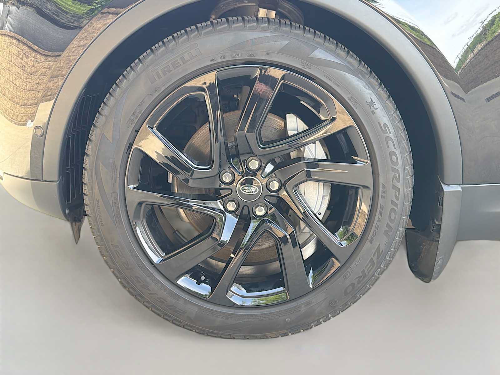 Certified 2025 Land Rover Discovery S AWD/4WD image 6