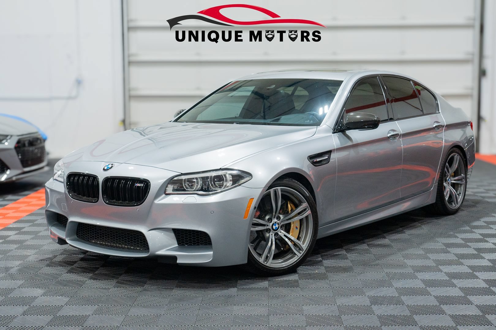 Used 2016 BMW M5 RWD image 1