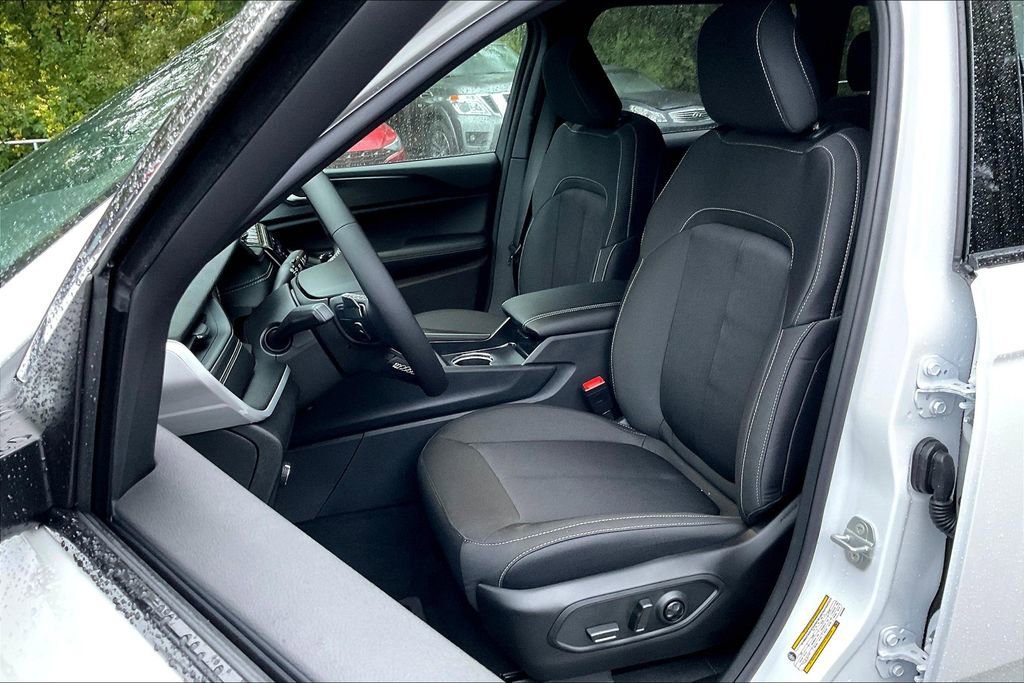 New 2025 Jeep Grand Cherokee Laredo X image 9