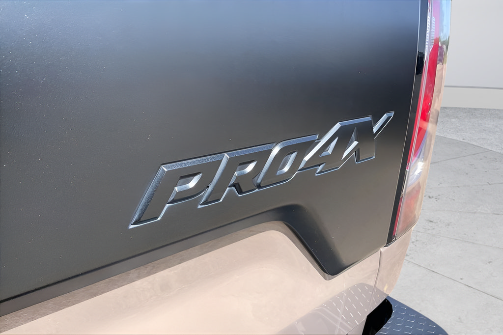 Used 2024 Nissan Titan PRO-4X w/ Pro-4x Convenience Package AWD/4WD image 21