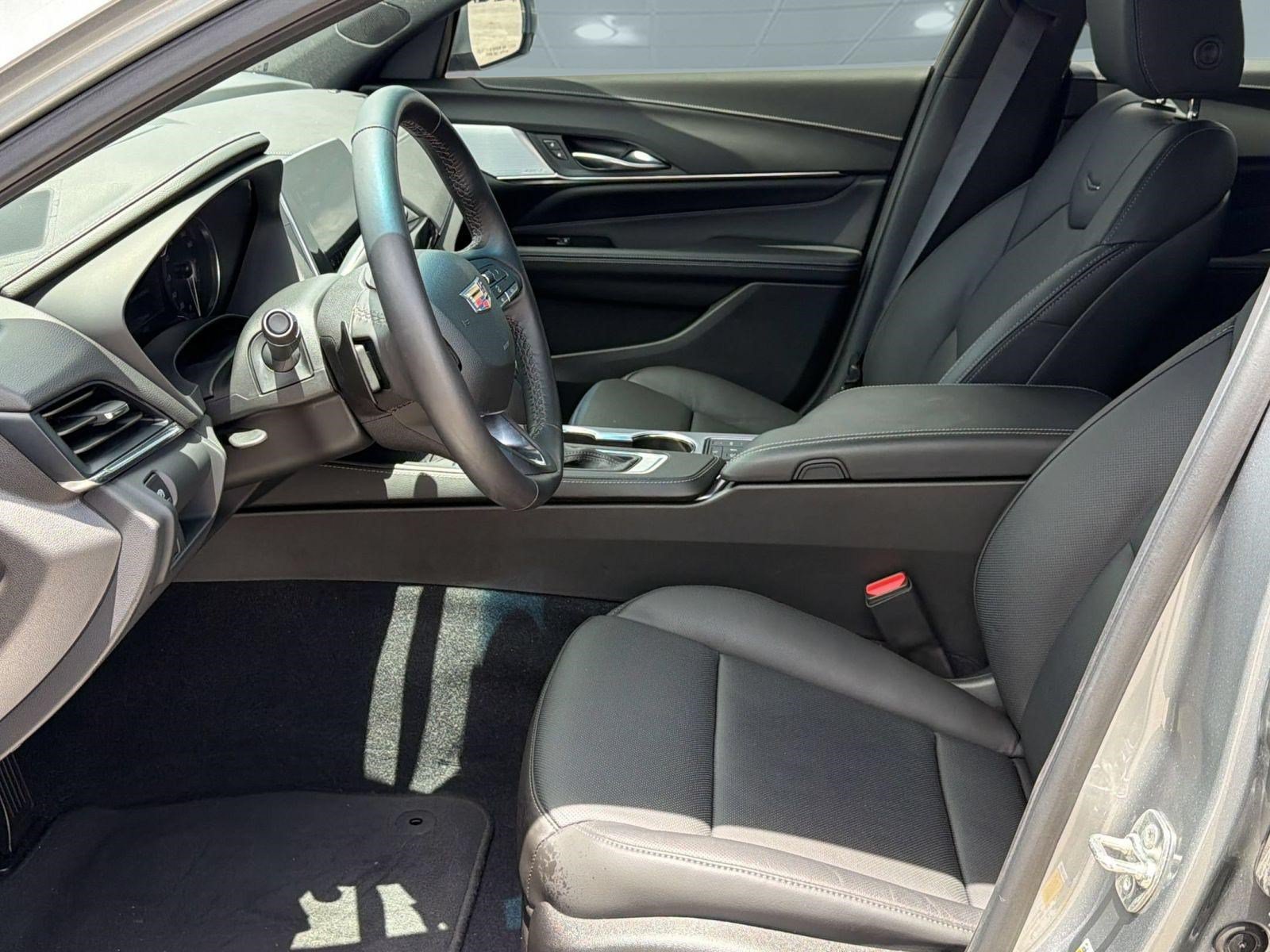 Used 2025 Cadillac CT4 Premium Luxury RWD image 5