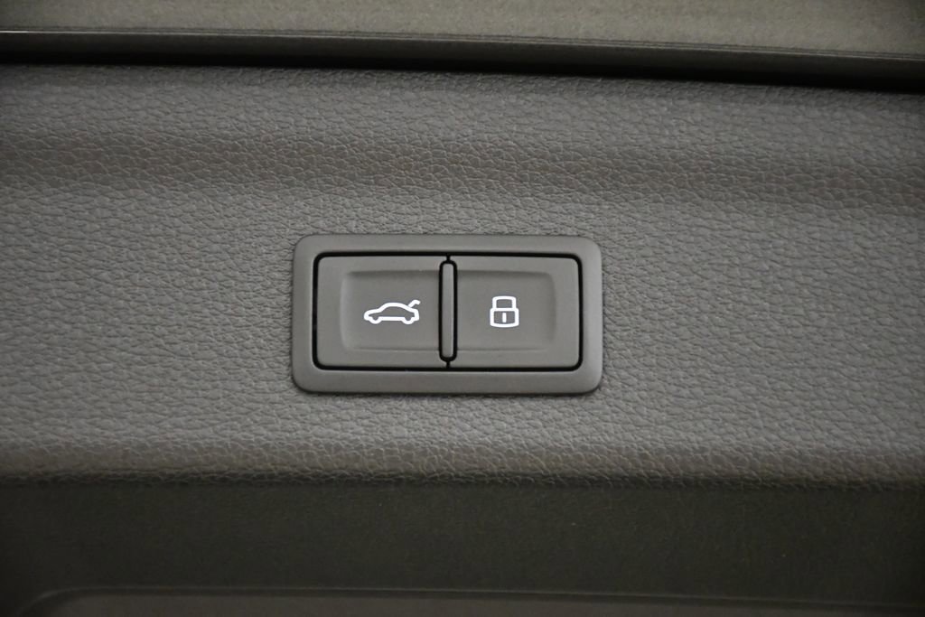 Used 2025 Audi Q3 2.0T Premium Plus w/ Premium Plus Package image 58