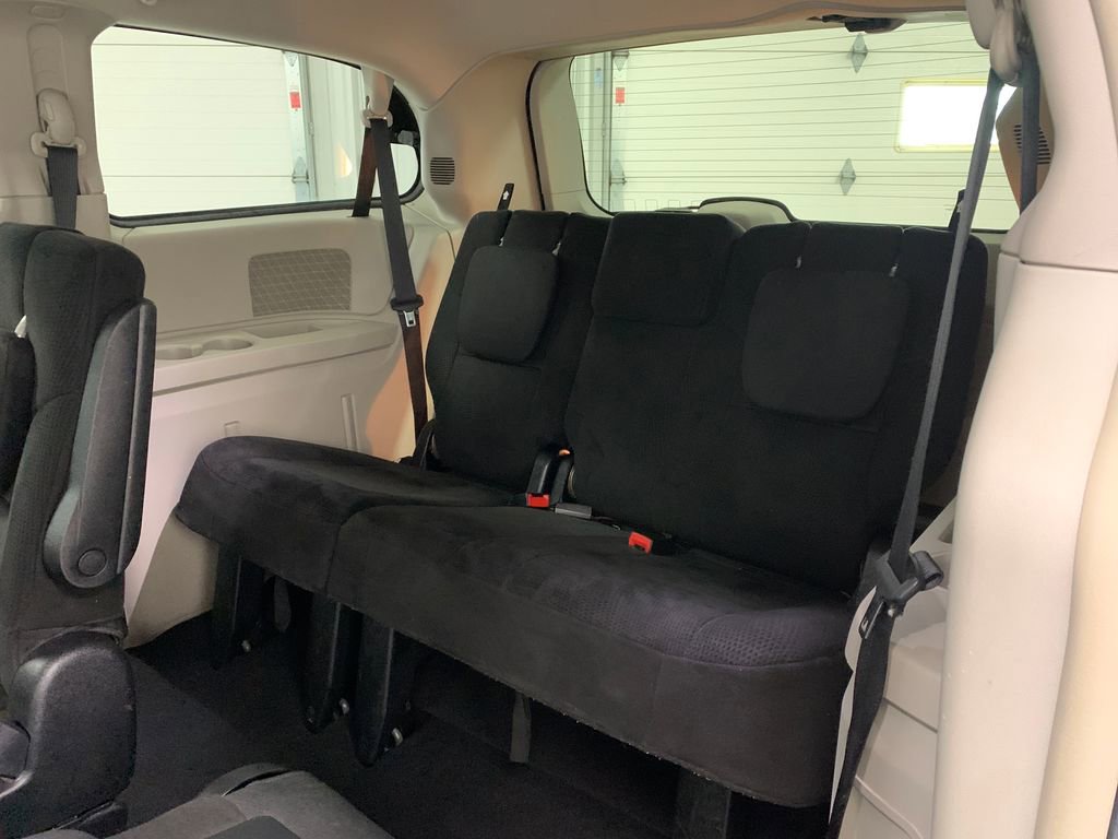 Used 2011 Chrysler Town & Country Touring FWD image 17