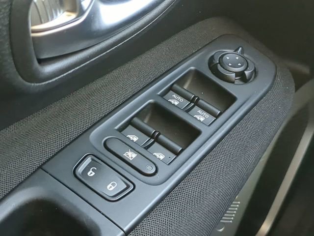 Used 2021 Jeep Renegade Latitude image 27