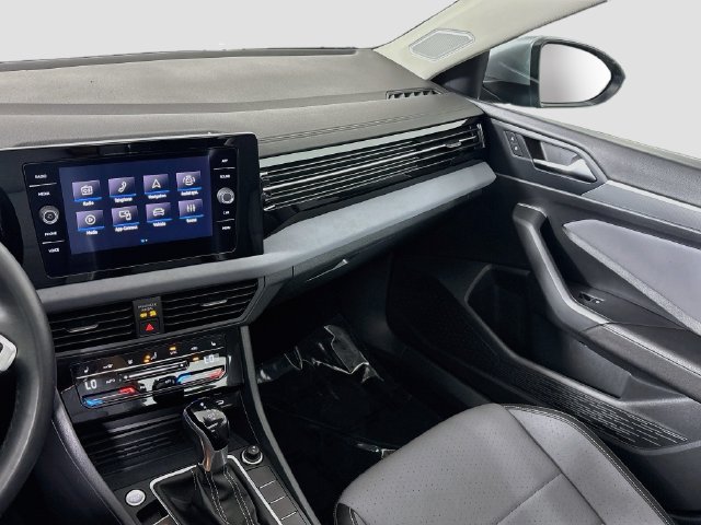 Used 2025 Volkswagen Jetta SE FWD image 27