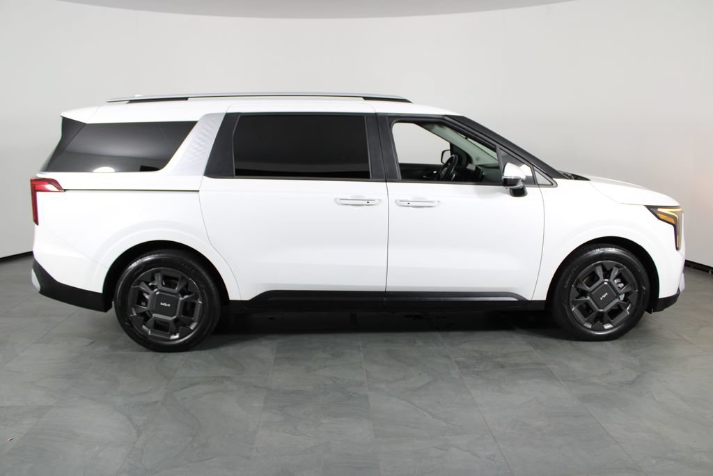 Used 2025 Kia Carnival EX FWD image 11