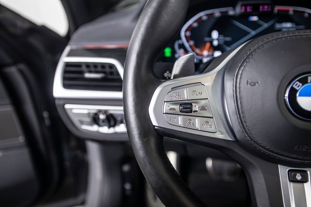 Used 2022 BMW 750i xDrive w/ M Sport Package image 38